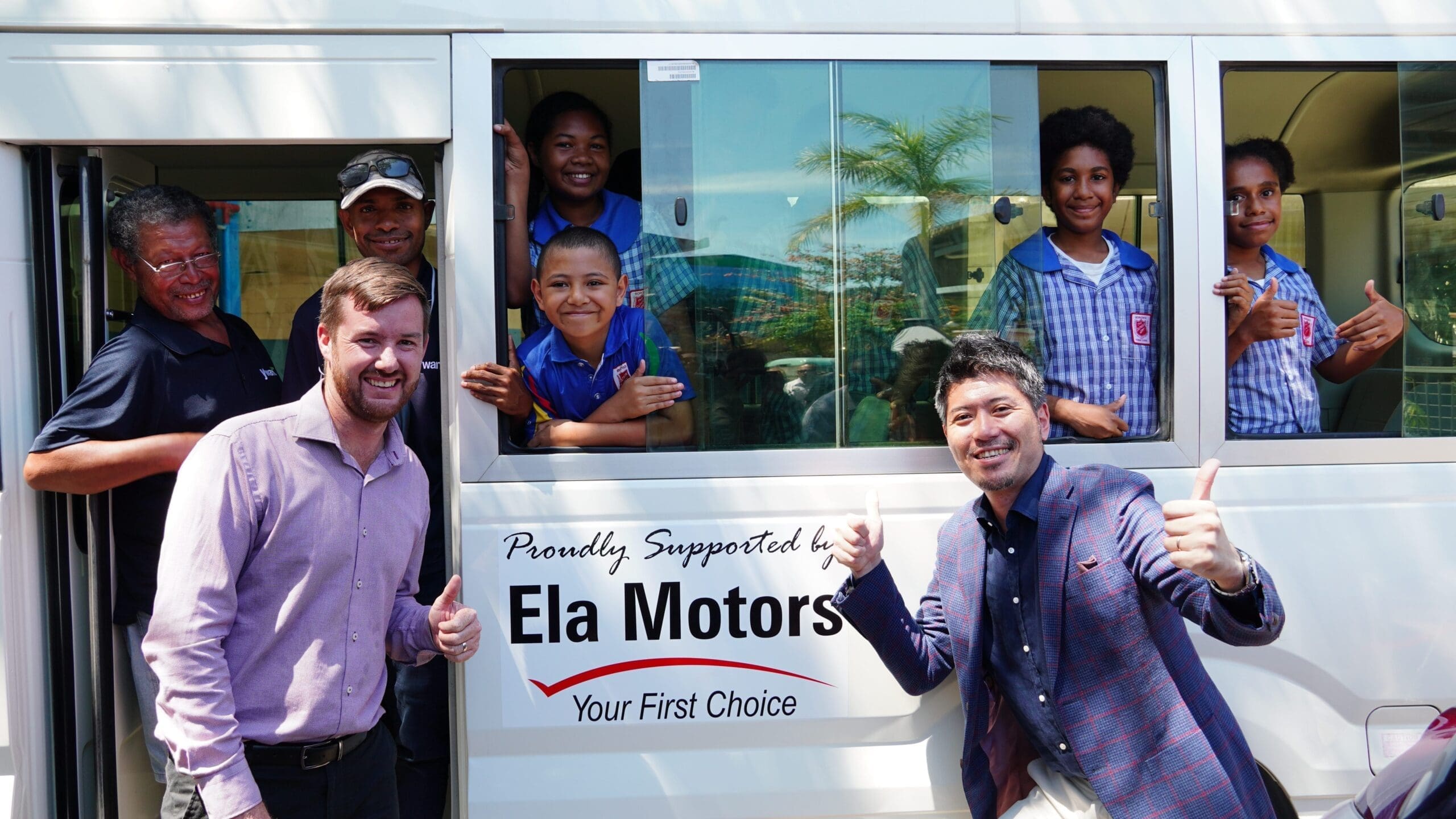 YWAM MS Port Moresby Campus Manager, Mr Matt Scott, Ela Motors CEO, Mr Masaru Mikami and Salvation Army Primary School Students and YWAM Volunteers